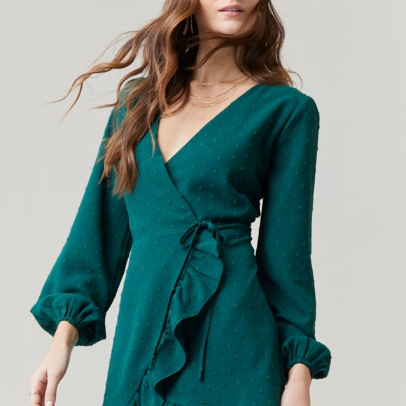 Francesca’s Lydia Clip Dot Wrap Mini Dress Size Medium - Picture 6 of 7